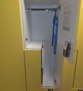 öltözőszekrény fából 