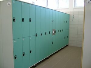 kombinált öltözőszekrény