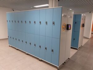 osztott ajtós öltözőszekrény