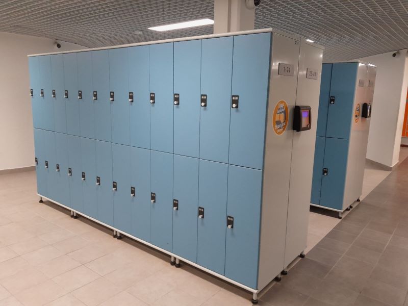 osztott ajtós öltözőszekrény elrendezés